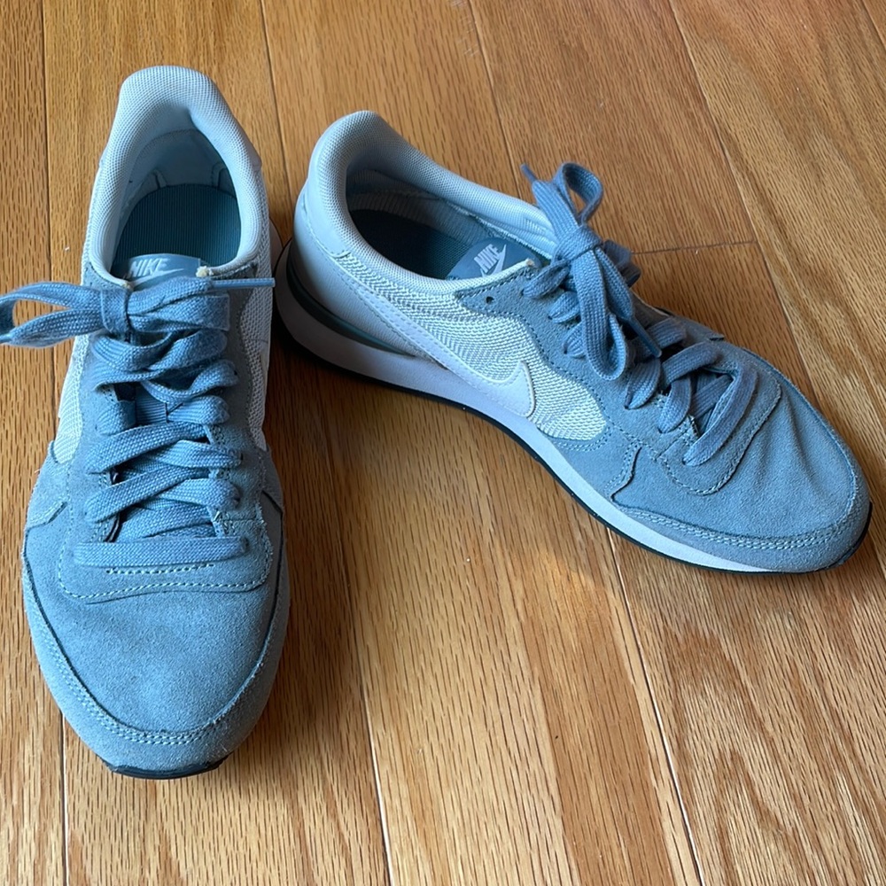 Nike Revolutionist Gray Leather size 7